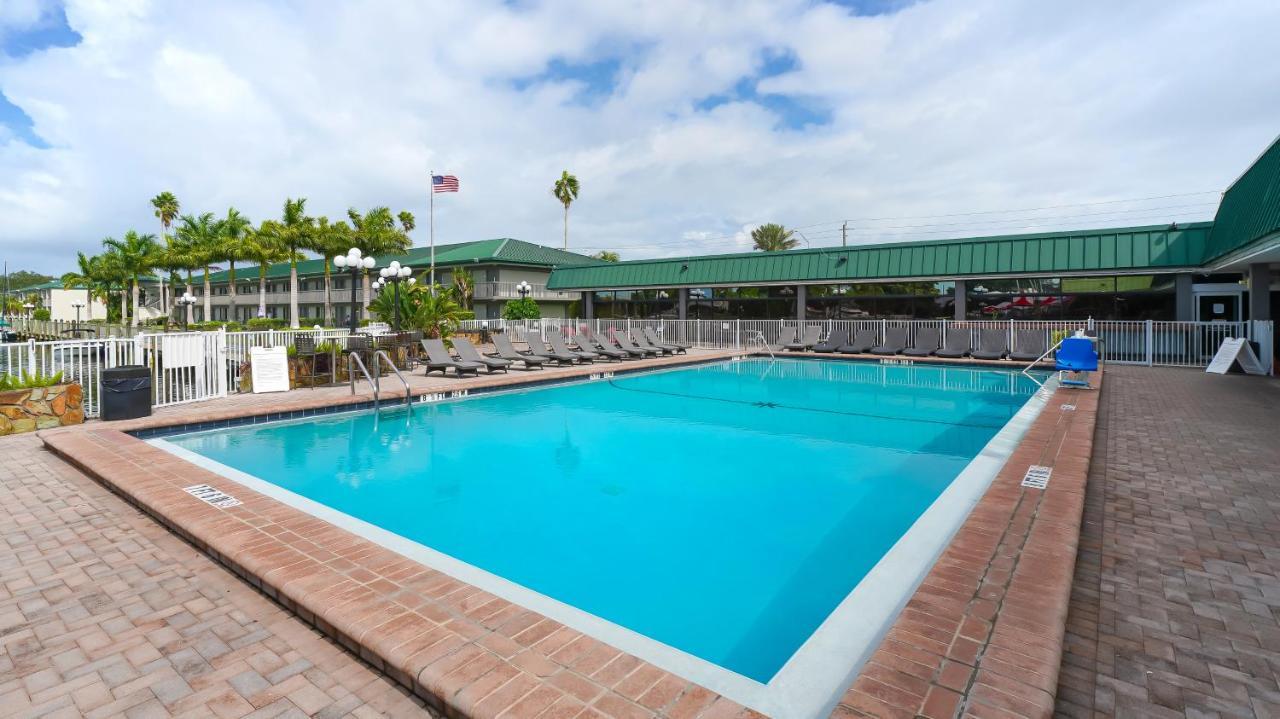 Waterfront Room, Heated Pool, Tiki Bar & Grill South Bradenton 외부 사진