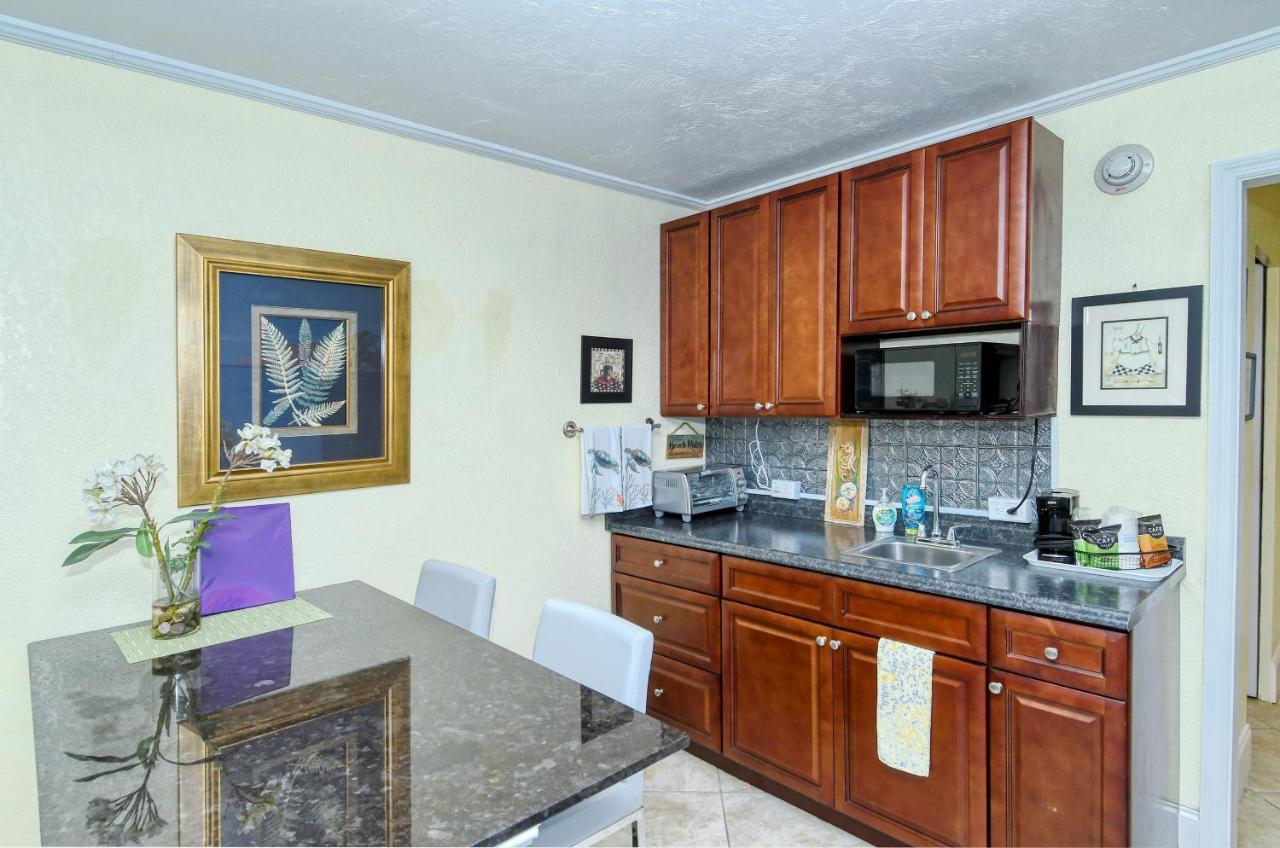 Waterfront Room, Heated Pool, Tiki Bar & Grill South Bradenton 외부 사진